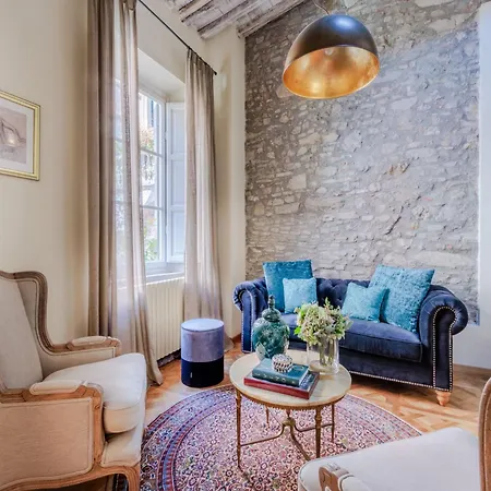 아파트 Elegant With Garden In The Heart Of *