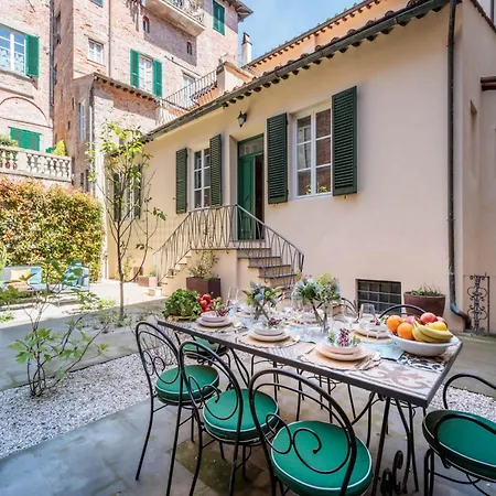 Elegant With Garden In The Heart Of *