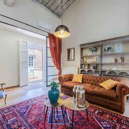 Elegant With Garden In The Heart Of *