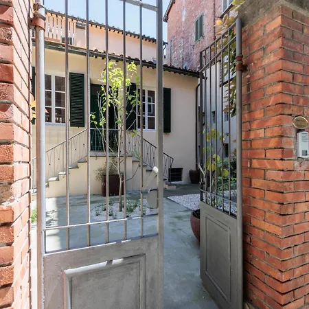 아파트 Elegant With Garden In The Heart Of *