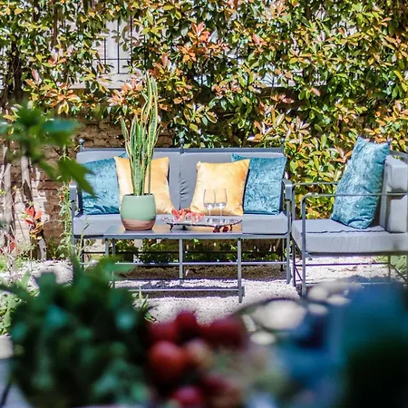 Elegant With Garden In The Heart Of * 루카
