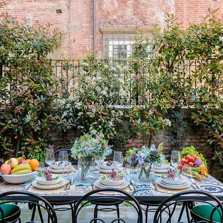 아파트 Elegant With Garden In The Heart Of *