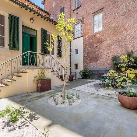Elegant With Garden In The Heart Of *