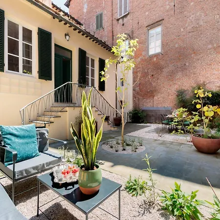 Elegant With Garden In The Heart Of 아파트 루카