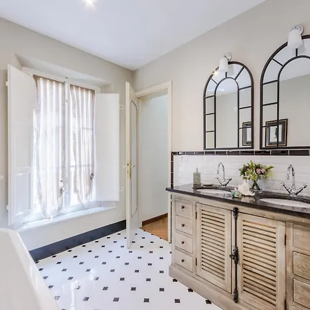 Elegant With Garden In The Heart Of * 루카