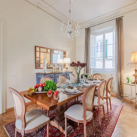 아파트 Elegant With Garden In The Heart Of 루카